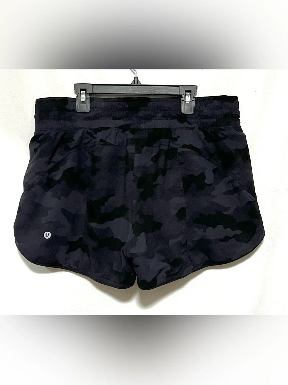 RARE Lululemon Choose a Side Camo Black Reversible High Rise Activewear Shorts